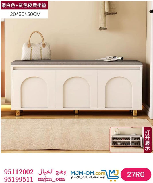 خزانة أحذية منظمة وعملية بتصميم أنيق تشمل مقعدًا علويًا متينًا ومريحًا لتوفير تجربة ارتداء سهلة وتخزين مرتب للأحذية في مداخل المنازل أو غرف النوم