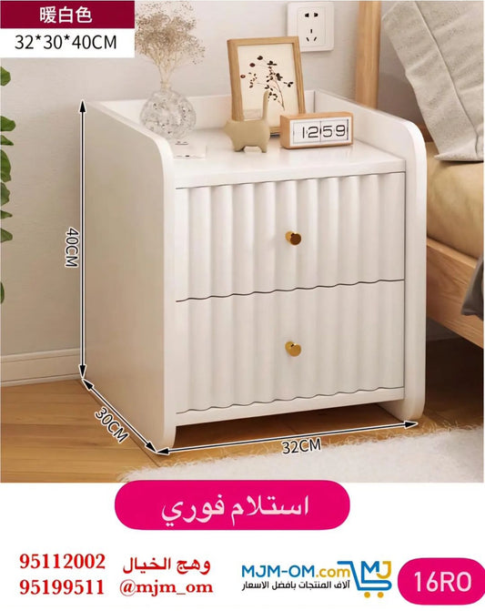 خزانة سرير خشبية صغيرة بأدراج عملية وأنيقة