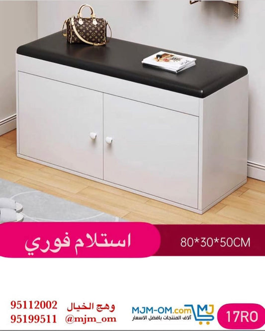 كبت أحذية خشبي أنيق مع مقعد علوي متين يجمع بين التخزين العملي والجلوس المريح ليضفي لمسة تنظيم وعصرية على مداخل المنزل أو غرف النوم.