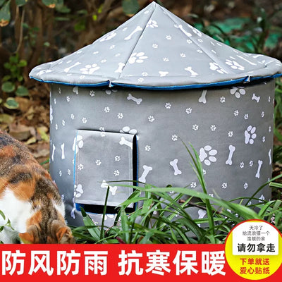 بيت القطط المقام للمطر والهواء والمياه دافئ في الشتاء