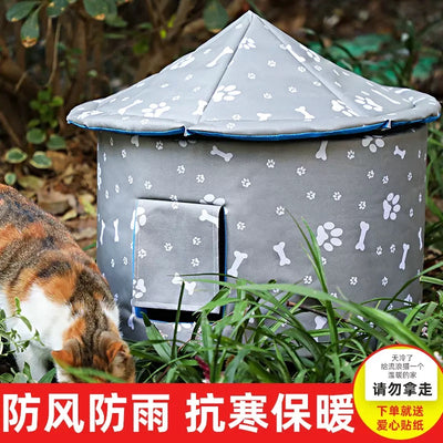 بيت القطط المقام للمطر والهواء والمياه دافئ في الشتاء
